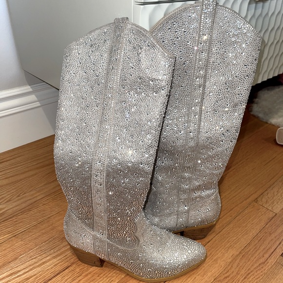 Amazon Shoes - Rhinestone cowboy boots size 8